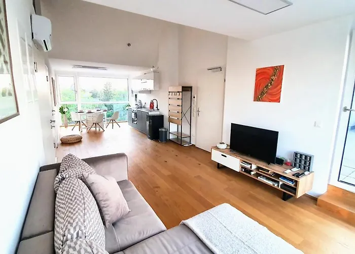 Rooftop Terrace, Free Garage Parking And Pool!