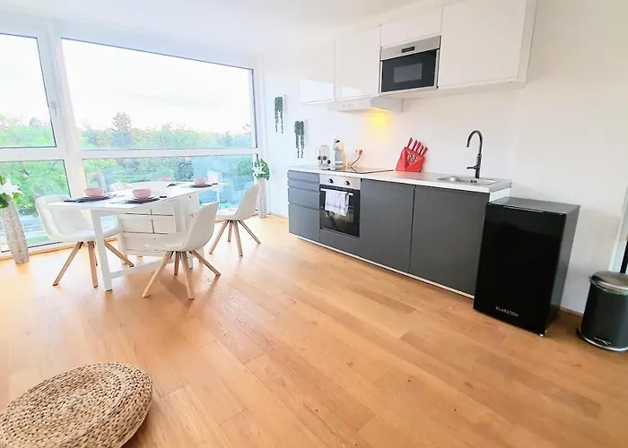 Rooftop Terrace, Free Garage Parking And Pool!