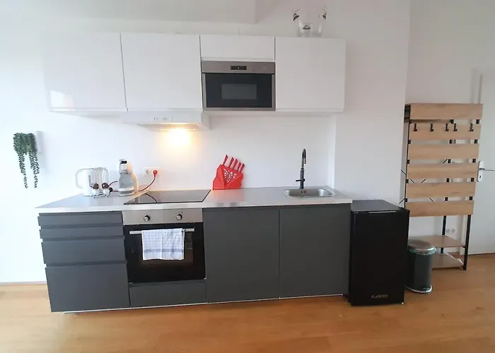 Rooftop Terrace, Free Garage Parking And Pool!