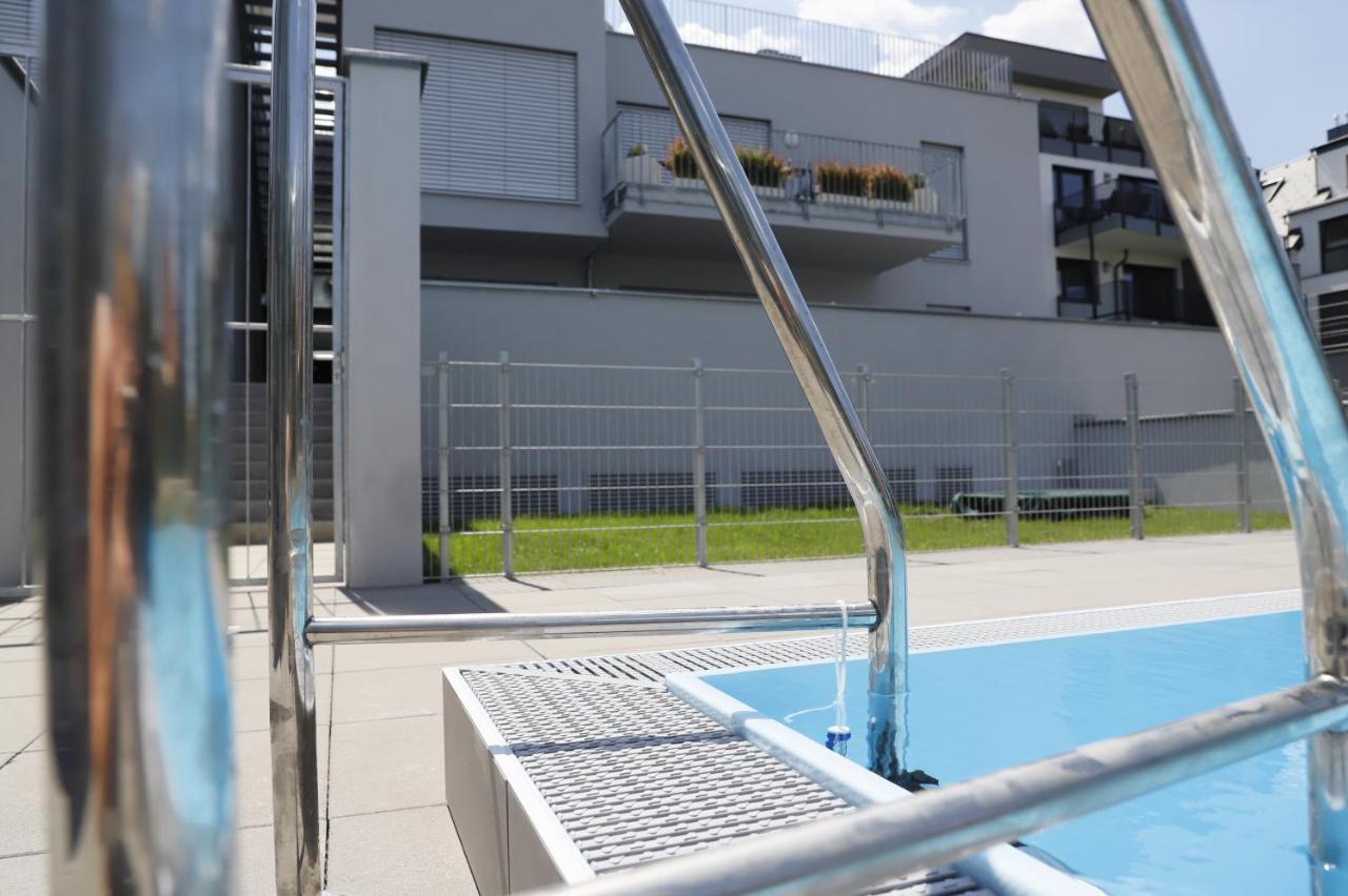 Rooftop Terrace, Free Garage Parking And Pool! Apartment