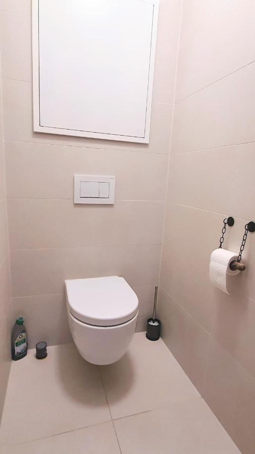Apartment Rooftop Terrace, Free Garage Parking And Pool! *