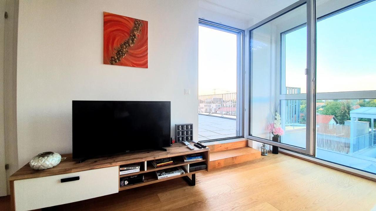 Rooftop Terrace, Free Garage Parking And Pool! Apartment *